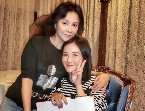 谢娜怀孕后首晒正面照