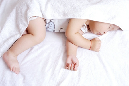 孩子肠绞痛和饥饿怎样区分?肠绞痛会让孩子呆滞