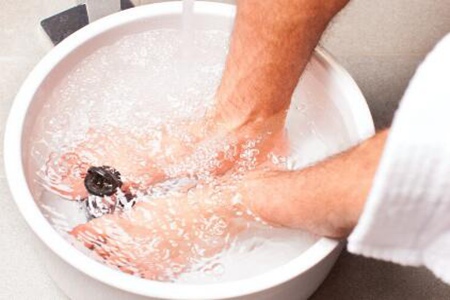 什么样的人群不能泡脚？这四个种人不建议泡脚小心加重病情