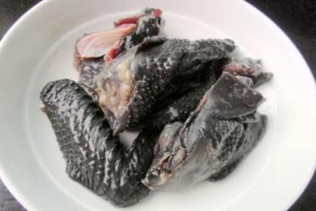 乌鸡的功效与作用及营养，五个女人吃乌鸡营养价值