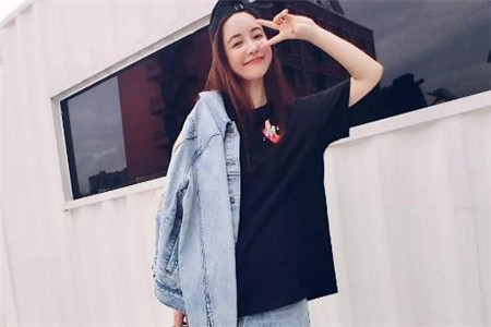 张大奕晒出婚纱照被质疑用意 网友：小三上位成功？