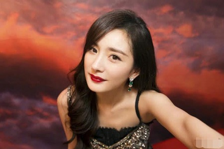 杨幂马甲线小蛮腰,网友:直女也会被掰弯
