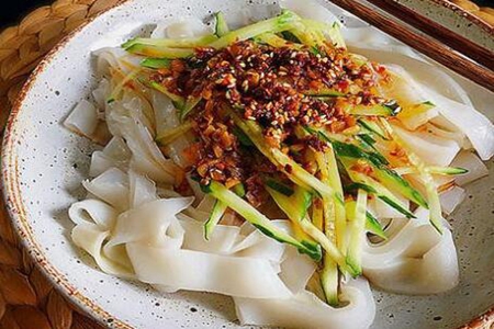 家庭凉皮最简单的做法,简单易学比买的还好吃