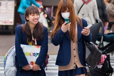 日本女孩冬天凭啥光脚穿裙子？原来不是不怕冷啊！