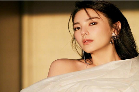 张雨绮晒自拍关滤镜 疑似回应鼻子整容事件