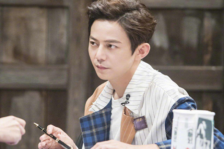 何炅睡三个小时就够了,魔鬼般作息时间是个狼人无疑了