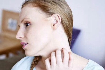 脸上起皮和白色碎屑怎么办?这四个改善方法简单又实用