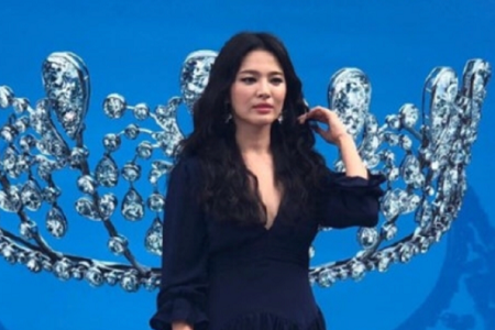 宋慧乔宋仲基离婚后,女方一改优雅烟熏妆亮相引热议