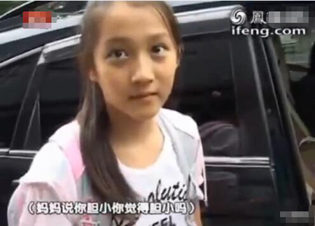 13岁的关晓彤接受采访萌一脸 关晓彤的男朋友是谁？