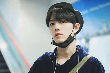 夷陵老祖肖战被私生饭摸手，爆红明星该如何与粉丝相处？