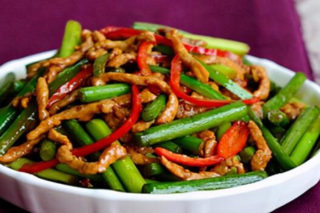 蒜苔炒肉怎么做好吃又简单？蒜苔炒肉的做法家常菜