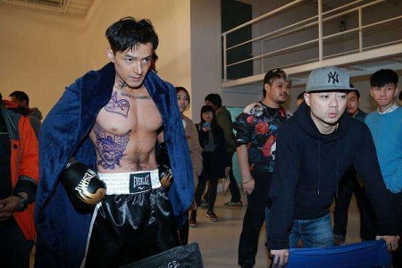 胡歌生猛身材好到炸 腹肌线条超完美 网友变土拨鼠尖叫