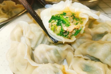 荠菜饺子馅怎么做好吃,这款荠菜饺子的做法鲜美多汁