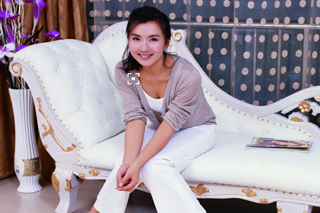 陈好深夜携子女火锅会友,儿子待遇颇高两位姐姐