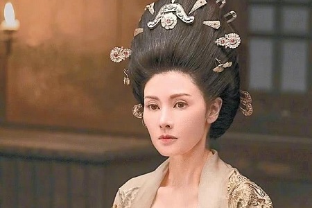 49岁香姐李嘉欣复出,贵妃装惊艳少男少女