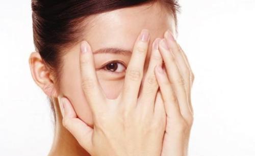 改善女性眼睛干涩办法