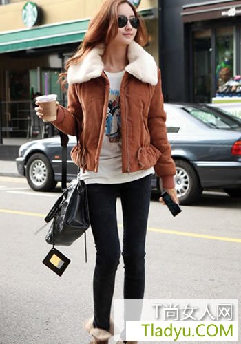 道晖芝出差搭配 长腿装时尚火辣