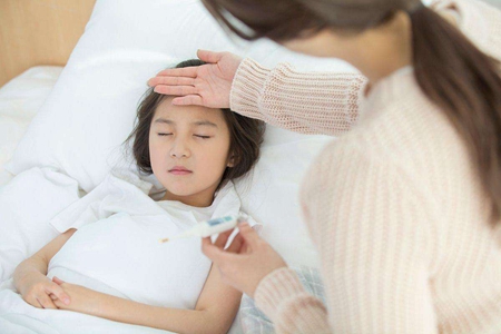 孩子用退烧药还不退烧？潜在风险的治疗方案