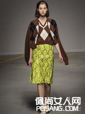 古老碰撞现代 伦敦春夏时装华丽盘点