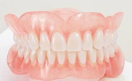 老年化配戴假牙出现的问题