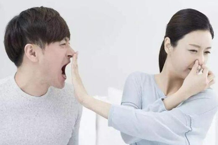 天天刷牙也口臭怎么办?这五个症状要及时改善治疗