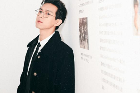 荷尔蒙爆棚男神李现陈伟霆同框,李现变身斯文败类上头男友