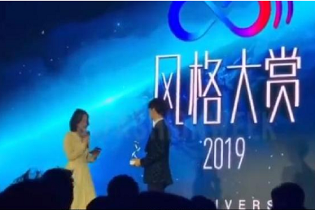 主持又翻车！朱丹叫错陈立农，网友群嘲：退出主持界