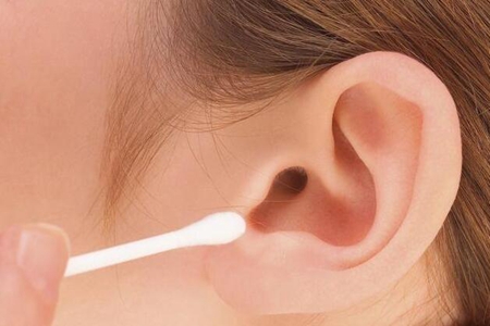 宝宝中耳炎症状，这三个父母粗心行为会诱发中耳炎