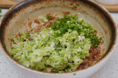白菜猪肉饺子馅怎么调才好吃?白菜猪肉饺子馅的做法