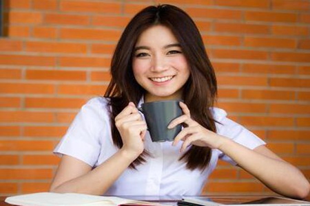 喉咙痒痒的老是想咳嗽是怎么回事?这五个原因对症下药是关键