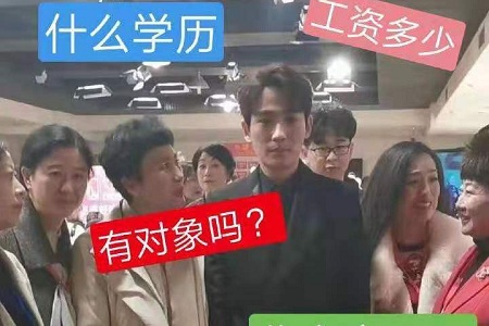 朱一龙获中国电视好演员双项表彰，与阿姨合影慌成人形立牌