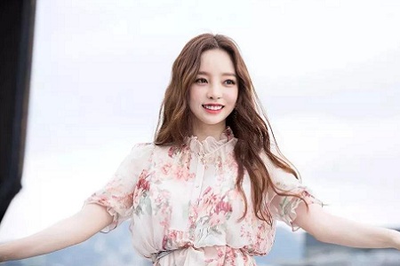 韩国女星具荷拉前男友被起诉,没想到竟然女方下跪