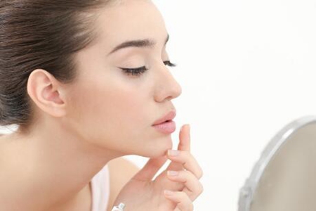 脸上过敏发红发痒怎么办?这五个小妙招恢复水嫩肌肤
