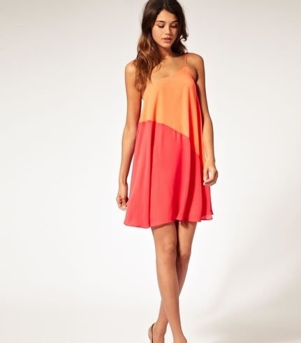 拒绝平庸款 立体裁剪勾勒曼妙身姿