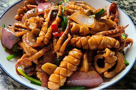 鱿鱼怎么炒好吃又嫩?爆炒鱿鱼的做法和配料