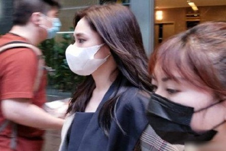 阿娇离婚后首现身,阿娇离婚后首现黑脸拒谈赖弘国