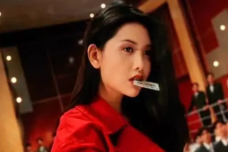 邱淑贞女儿拍摄杂志封面，被誉为最美星二代沈月颜值如何？