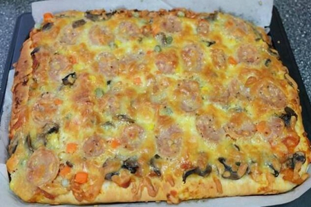 披萨怎么做家庭做法，这款香肠杂蔬披萨的做法好吃实惠