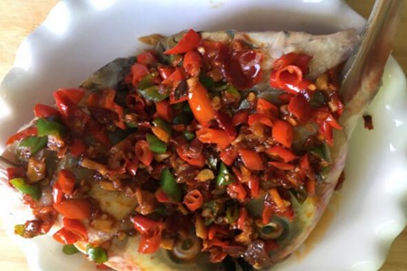 剁椒鱼头的做法,家常剁椒鱼头简单的做法