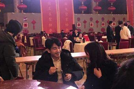 陈晓陈妍希合体秀恩爱,十指相扣力破感情不和传闻