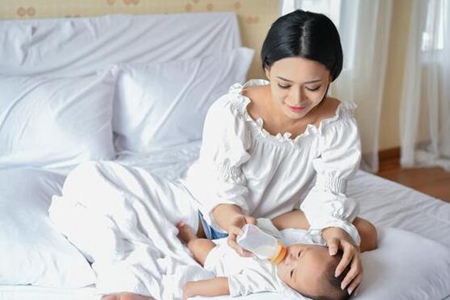 宝宝吐奶怎么办?这三个方法缓解宝宝吐奶情况