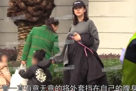 张子萱怀孕圆润孕肚明显，二愣陈赫再当爹被石锤