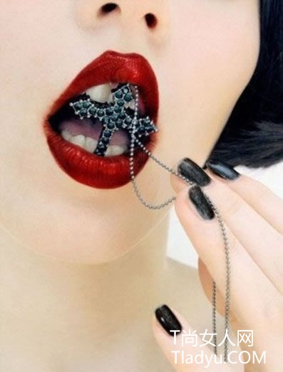 Stanley Patzold诠释出魅惑而神秘的故事