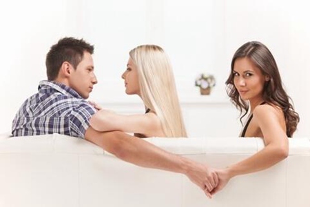 抓老婆出轨证据的秘诀，这五个鉴定女人出轨的方法