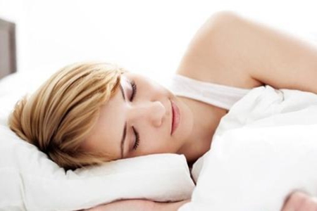 女性裸睡好吗?女性经常裸睡会有这5个好处