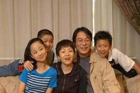 《家有儿女》北京春晚重聚,杨紫张一山同台牵手唱歌