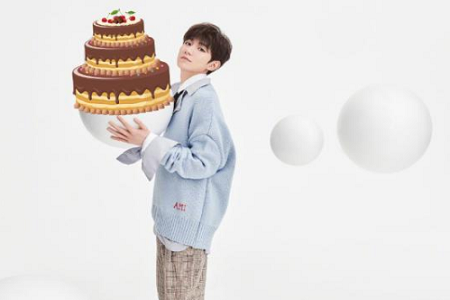 易烊千玺生日王源掐点送祝福，王俊凯踩点失败委屈发文道歉