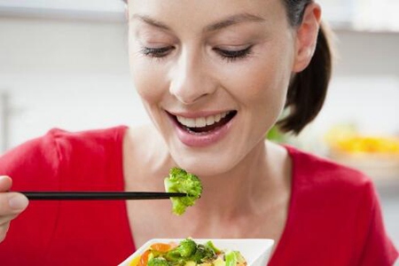 口干口苦是什么原因?这四个原因光喝水没用要对症下药