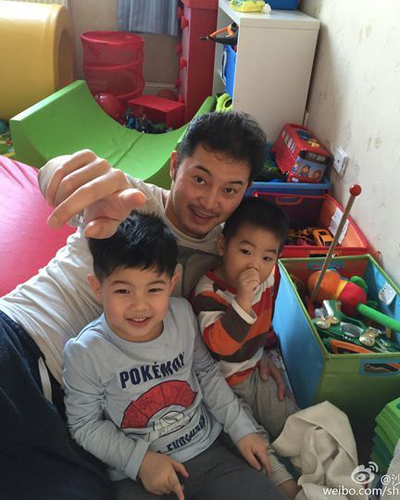 沙溢胡可自拍亲吻照