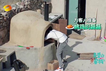 亲爱的客栈3 吴磊烤鸡却将头发烧焦了 粉丝:三石弟弟真拼